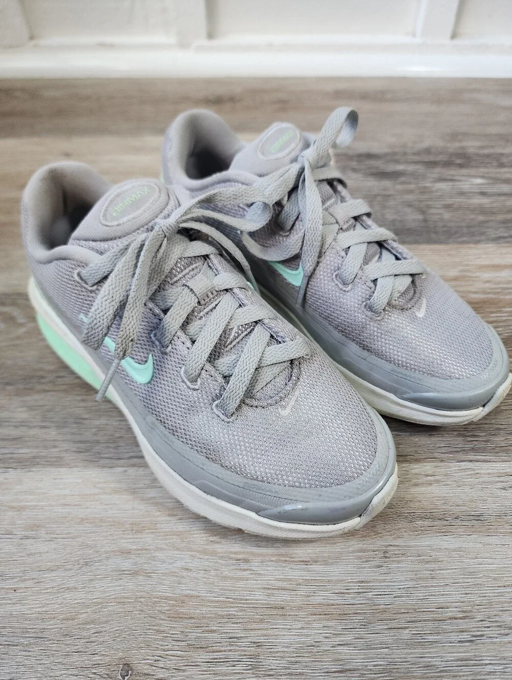 Nike Airmax Kids' Gray Mesh Sneakers with Mint Swoosh Size 6 Big Girls